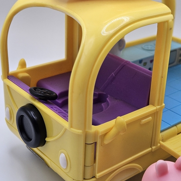 Peppa Pig Peppa's Play n' Go Campervan Playset Van Canoe Camper - Picture 7 of 7